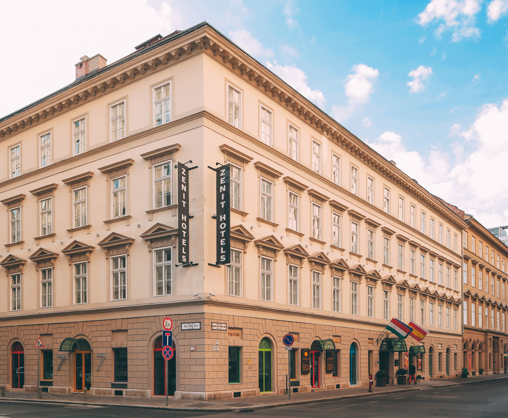 Hotel Zenit Budapest Palace Deak Ferenc Ter Station Hungary thumbnail